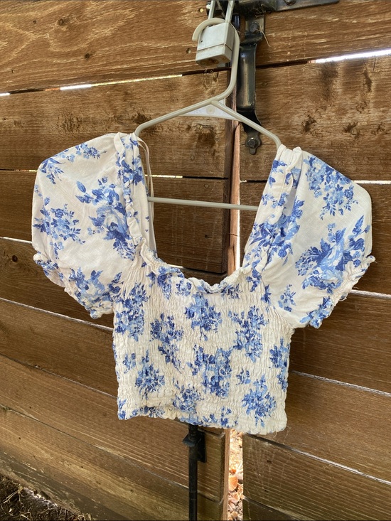 Monteau Los Angeles Tops - Blue Floral Smocked Puff Sleeve Crop Top